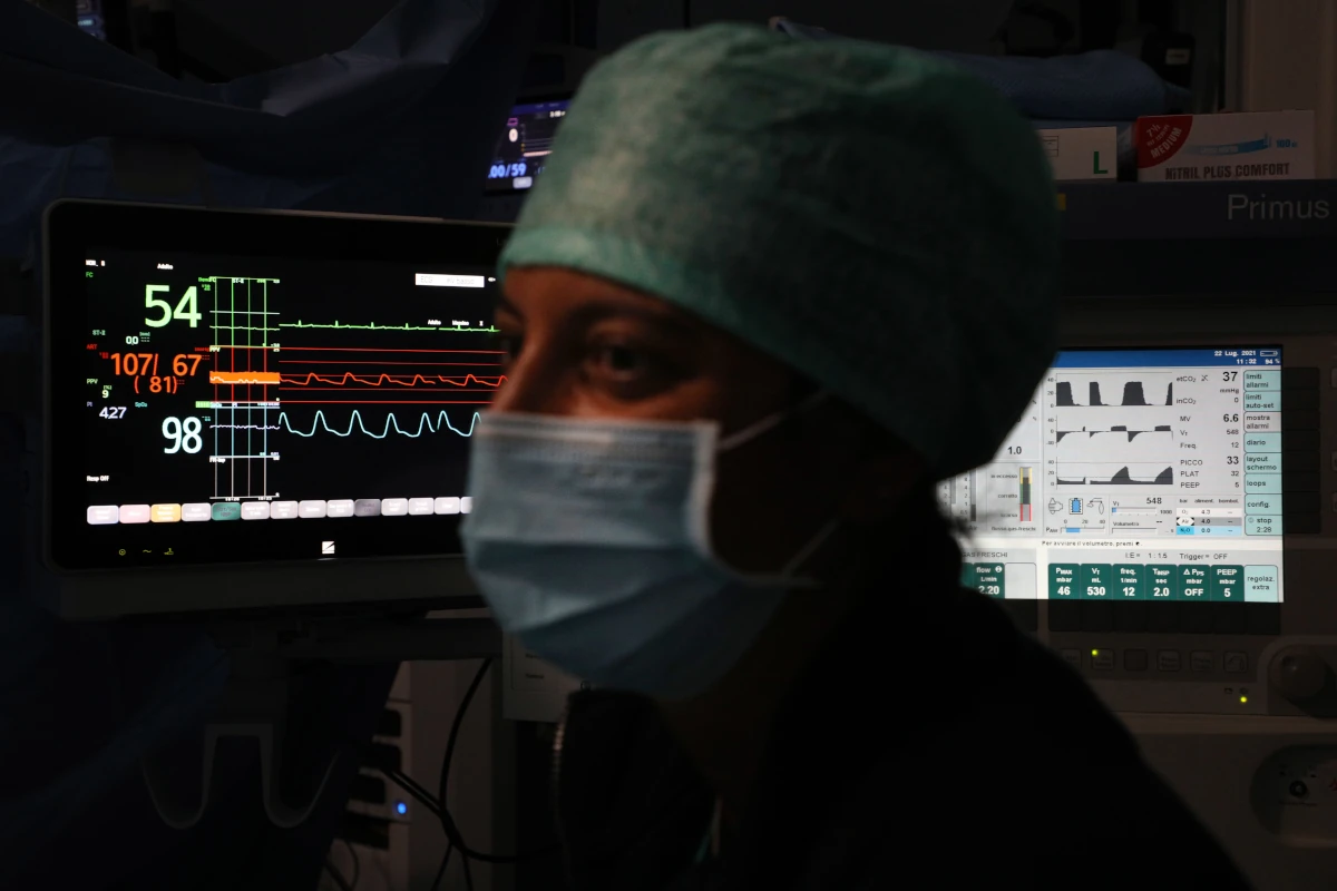 chirurgia robotica - intervento, monitor