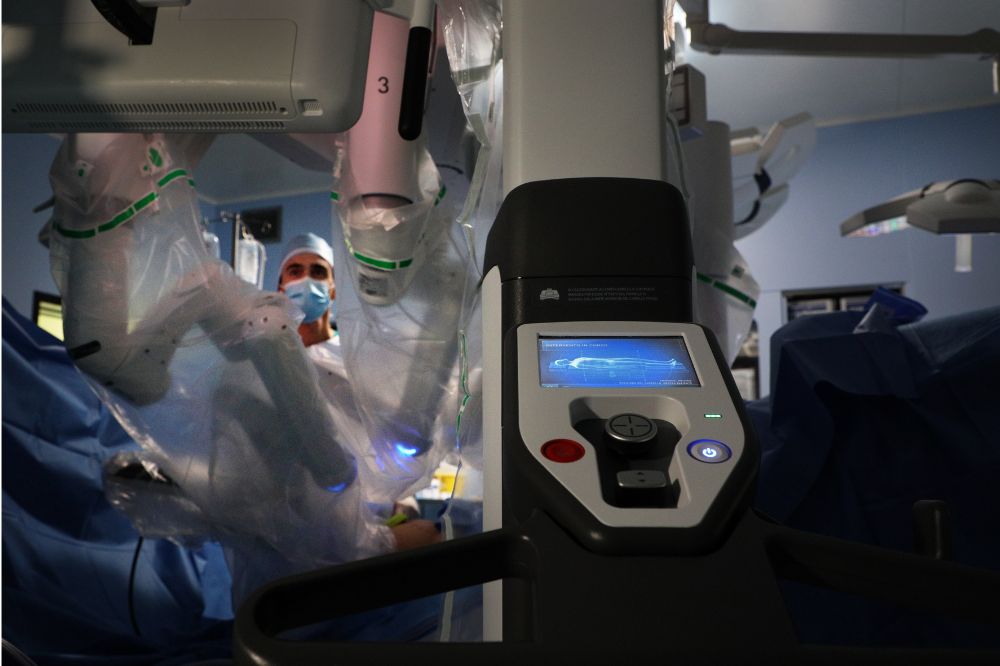 immagine di intervento con robot hugo