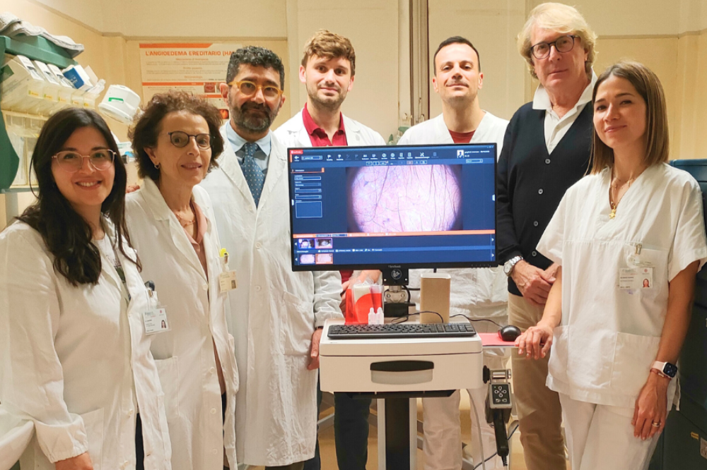 Immagine della notizia: Osservare meglio, capire in anticipo: la Fondazione Helpida dona alla dermatologia del Sant'Orsola un videodermatoscopio ad altissimo ingrandimento